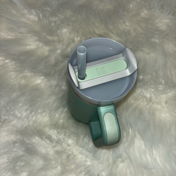 Stanley Green Tumbler with Handle - Picture 2 of 6